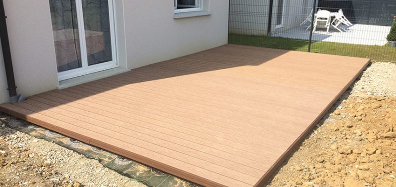 Réalisation d'une terrasse en bois composite - Paysagiste J2M3A