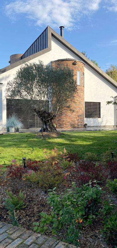 Rénovation totale d'un jardin autour d'une maison rénovée des années 80, chantier fini - Paysagiste J2M3A