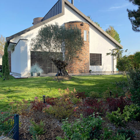 Rénovation totale d'un jardin autour d'une maison rénovée des années 80, chantier fini - Paysagiste J2M3A