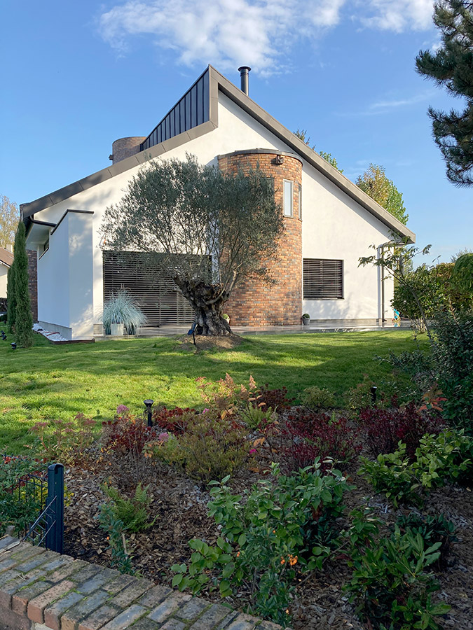 Rénovation totale d'un jardin autour d'une maison rénovée des années 80, chantier fini - Paysagiste J2M3A