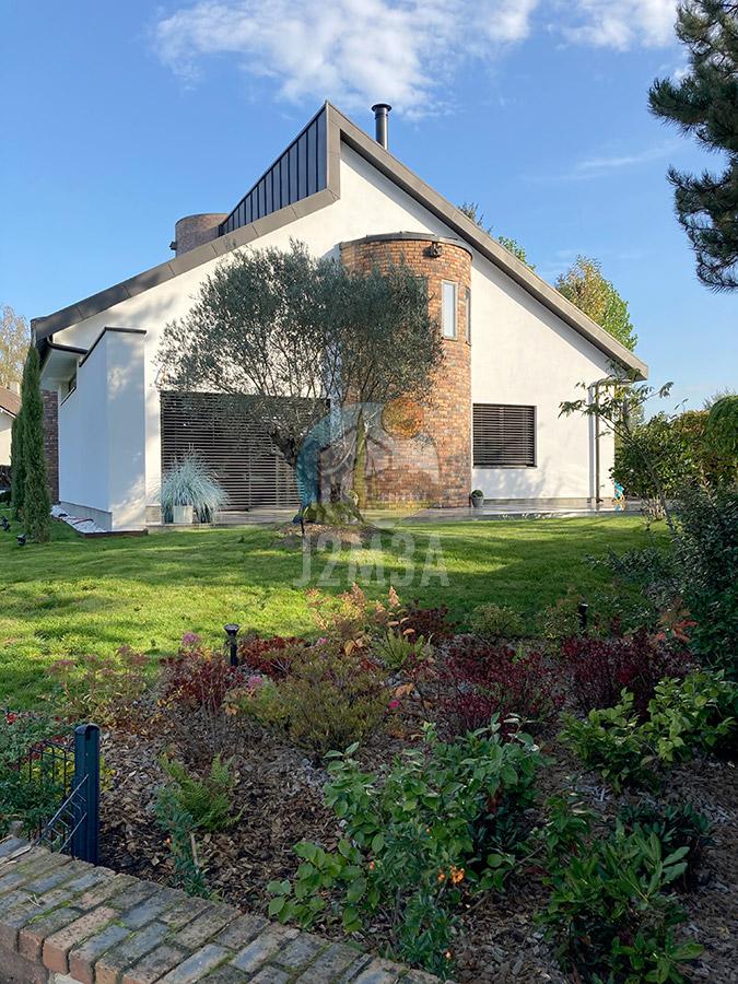 Rénovation totale d'un jardin autour d'une maison rénovée des années 80, chantier fini - Paysagiste J2M3A Rénovation totale d'un jardin autour d'une maison rénovée des années 80, chantier fini - Paysagiste J2M3A