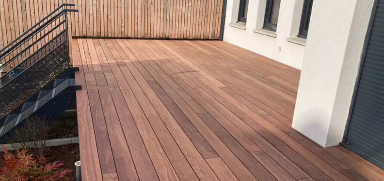 Réalisation d'une terrasse en bois exotique à metz - Paysagiste-J2M3A