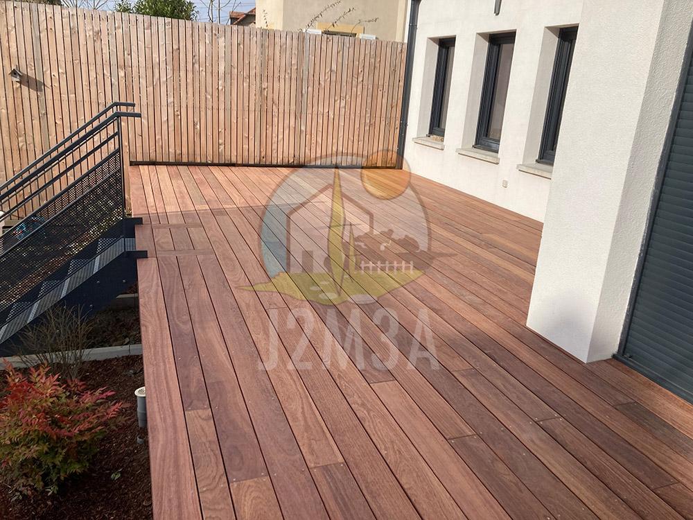 Réalisation d'une terrasse en bois exotique à metz - Paysagiste-J2M3A