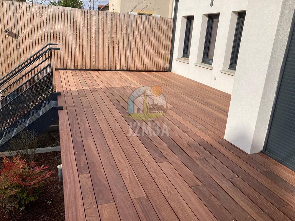Réalisation d'une terrasse en bois exotique à metz - Paysagiste-J2M3A Réalisation d'une terrasse en bois exotique à metz - Paysagiste-J2M3A